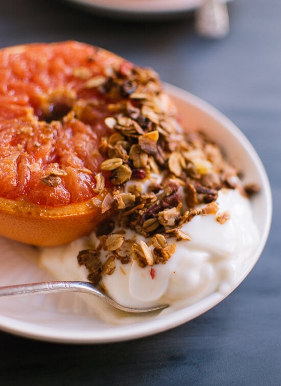 Broiled Grapefruit with Granola and Honey Yogurt from cookieandkate.com Broiled Grapefruit with Granola and Honey Yogurt