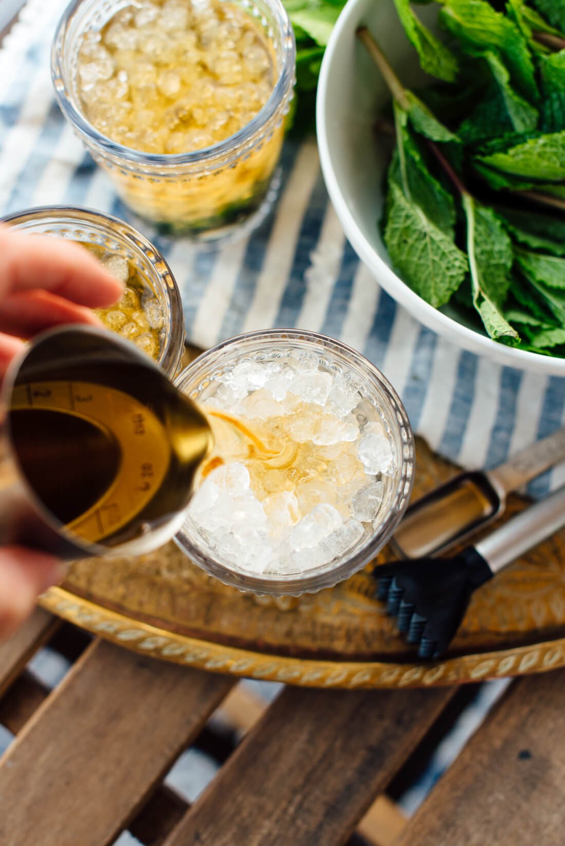 how to make maple mint julep cocktail