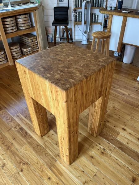 Larch Wood stand-alone cutting/butcher's block